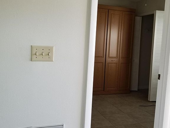 3rd image of 931 Meadow View Dr APT C