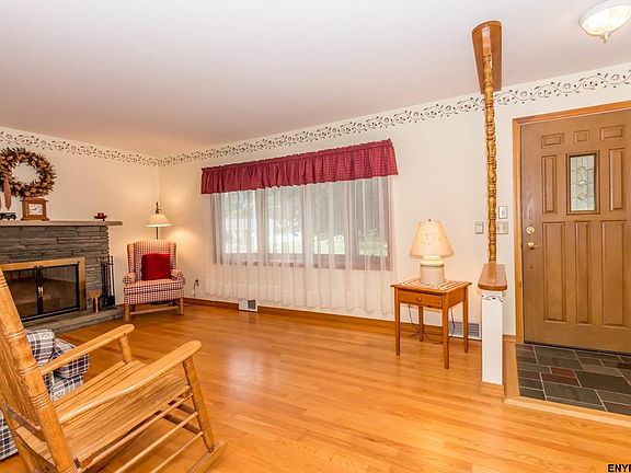 2nd image of 16 Saint Anthony Ln