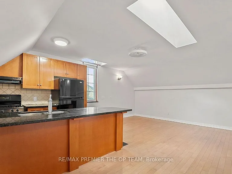 58 Calera Cres #LOFT — Photo 5