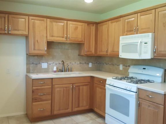 5th image of 2219 S Poplar St