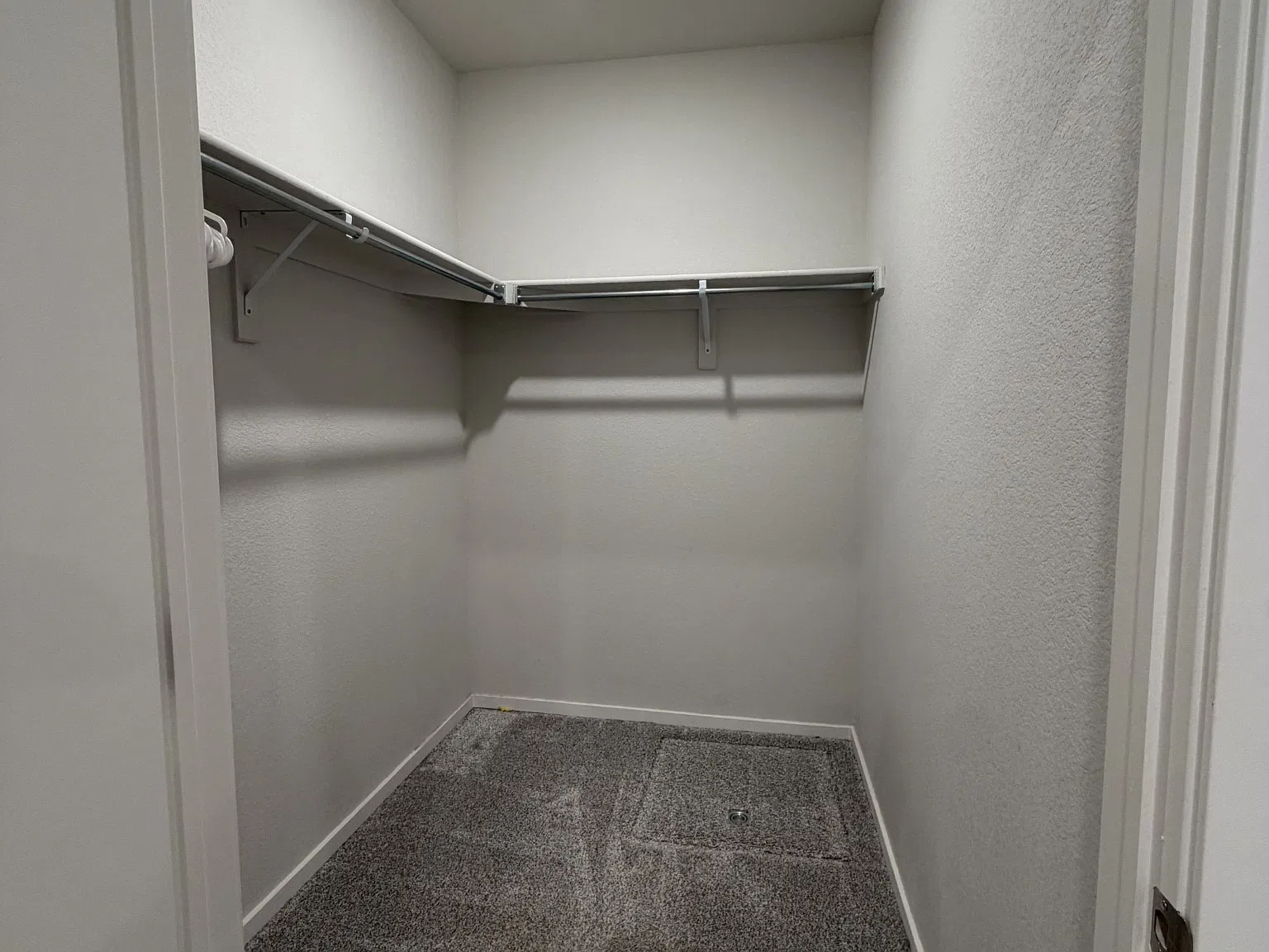 1 bed, 868 sqft, $2,200 — Photo 4