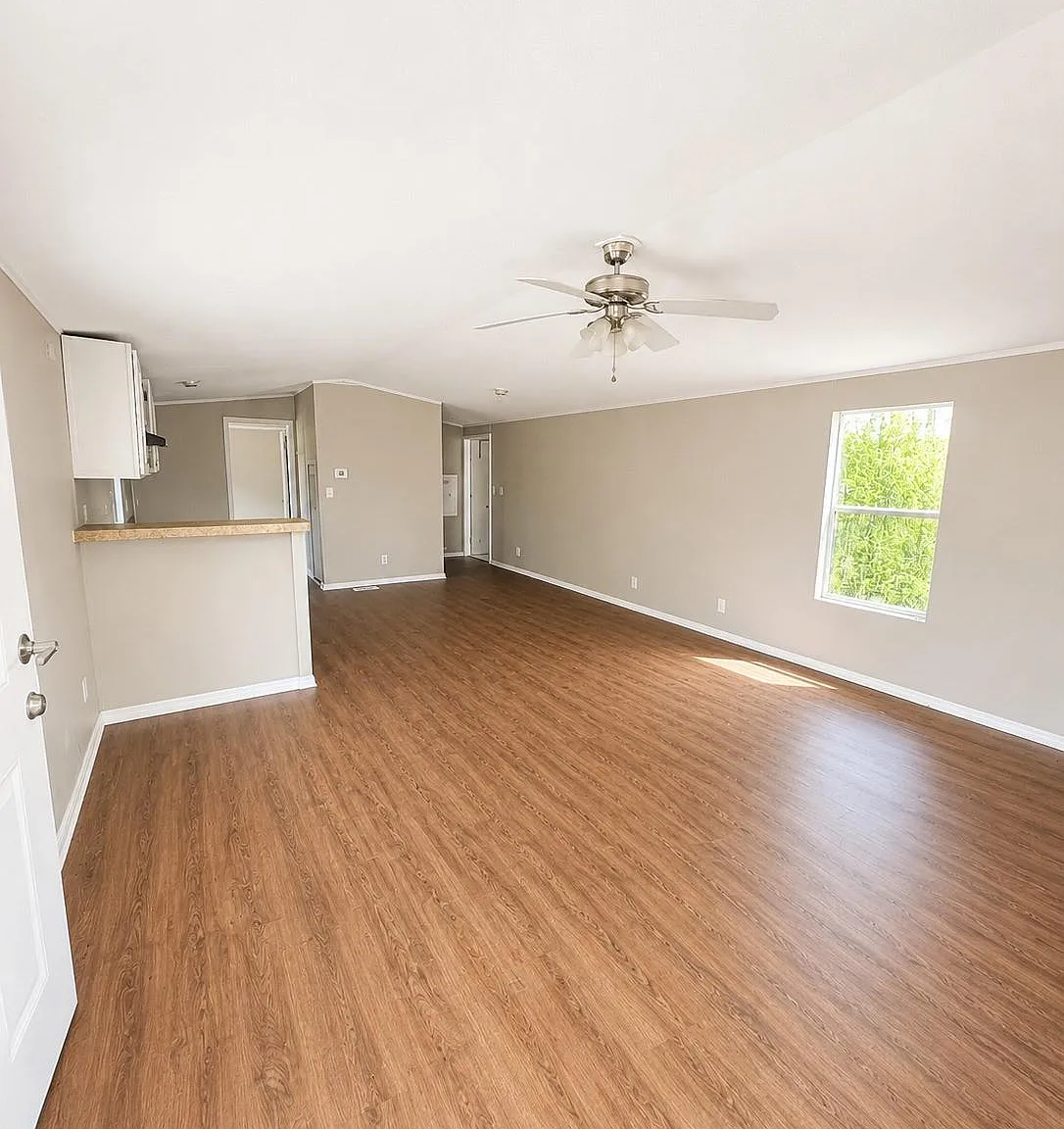 3 bed, 2.0 bath, $1,300 — Photo 4