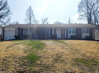 13026 Gallagher Rd, Saint Louis, MO 63141