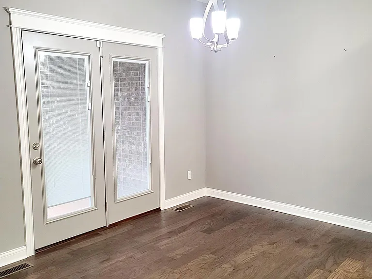 620 Montrose Dr — Photo 7