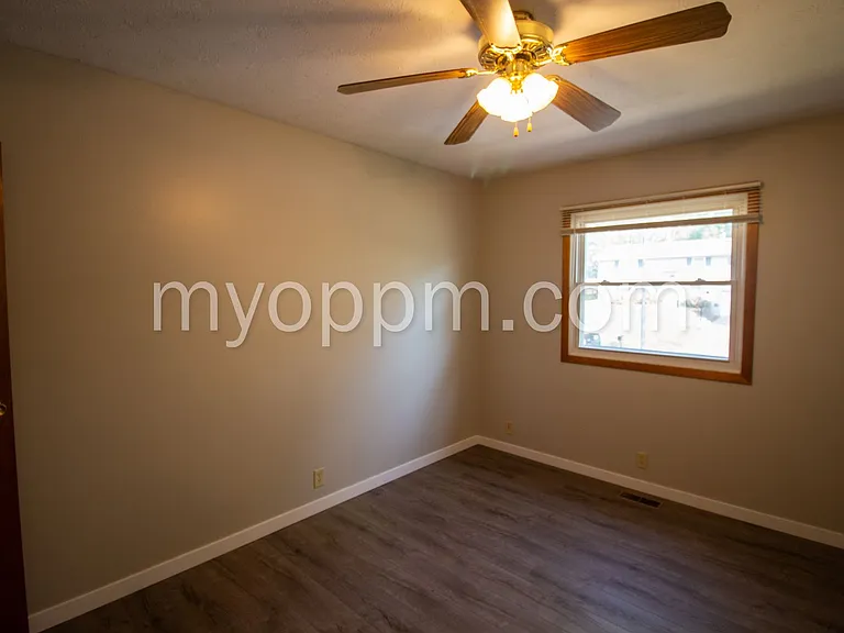 9129 Grand Ave — Photo 16