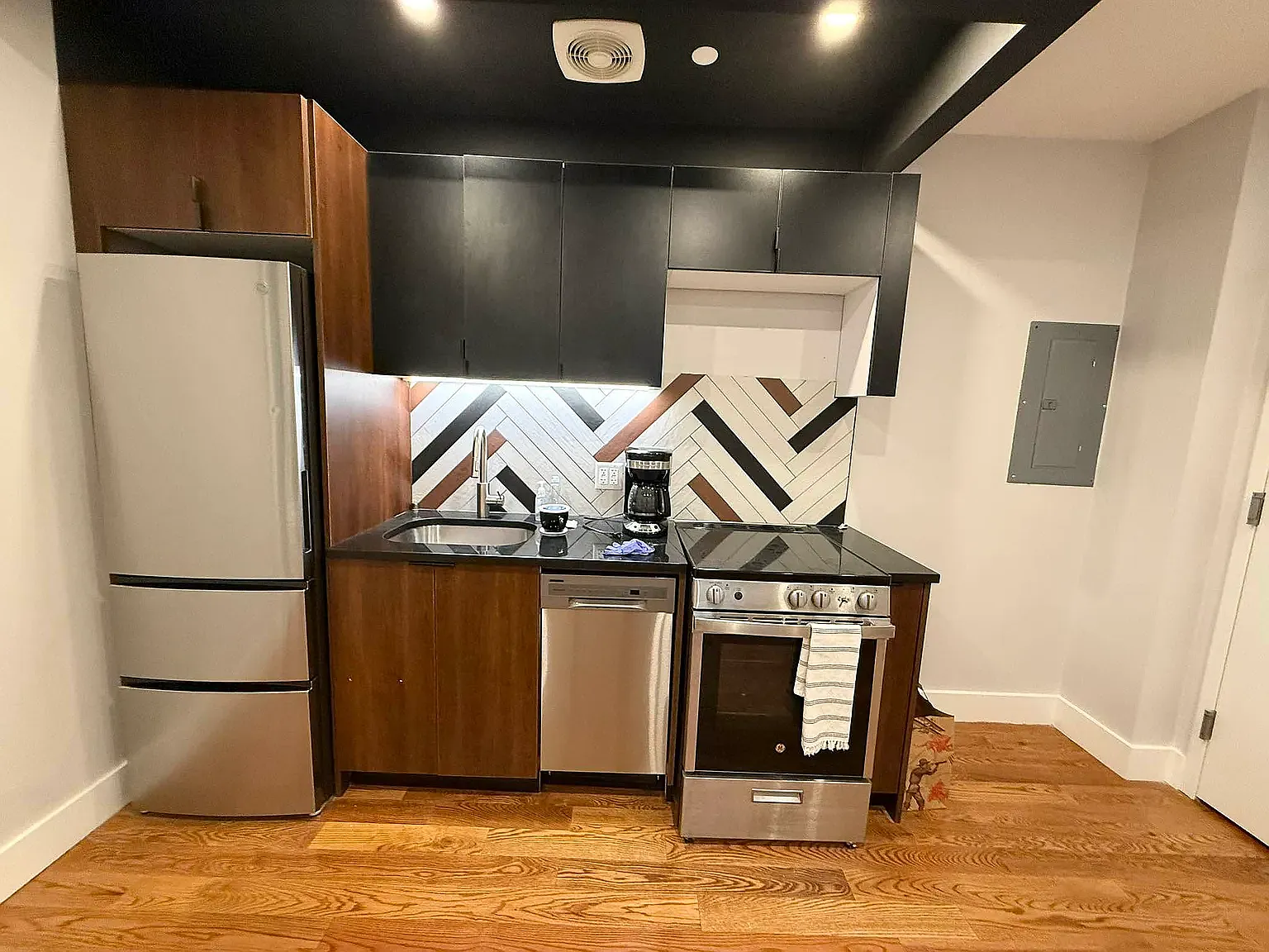 680 East 21st Street — Photo 4