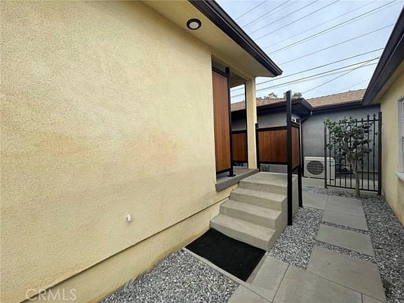 3rd image of 1112 Graynold Ave #B