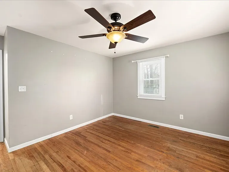 10 James Dr — Photo 12