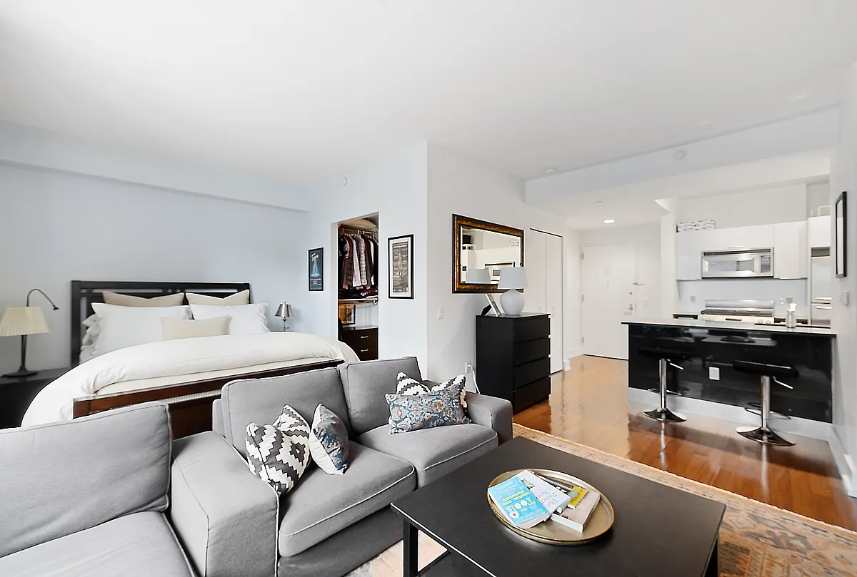 Building Photo - 350 W 42nd St #10H