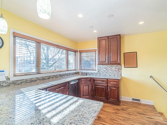 3rd image of 4616 Birchwood Ave