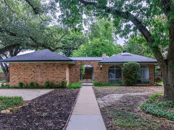 1803 Alexander Dr, Waxahachie, TX 75165