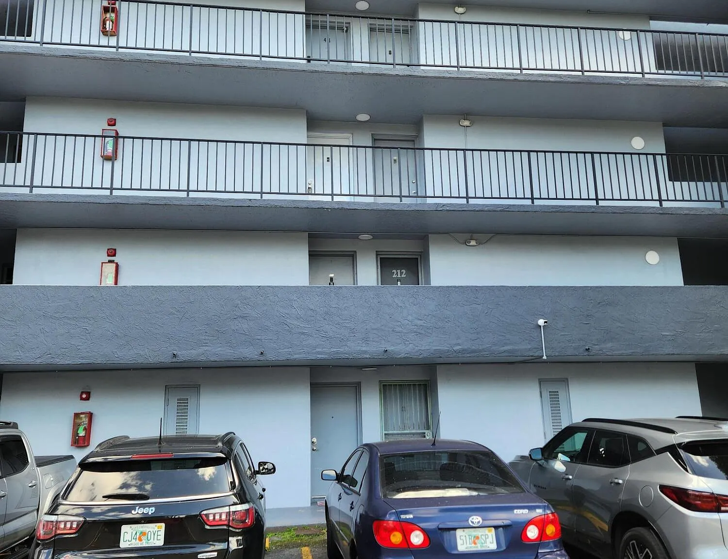 2 bed, 1.5 bath, 900 sqft, $2,400 — Photo 1