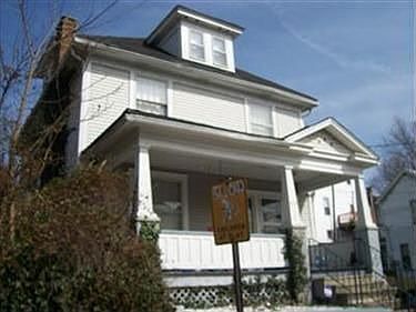 2nd image of 522 College St