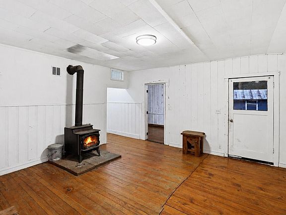 3rd image of 441 Tunnel Rd