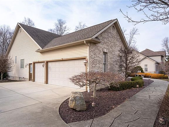 3rd image of 2528 Forest Springs Dr SE