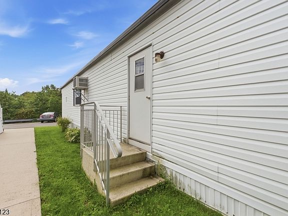 3rd image of 195 W Main St, Unit J #J