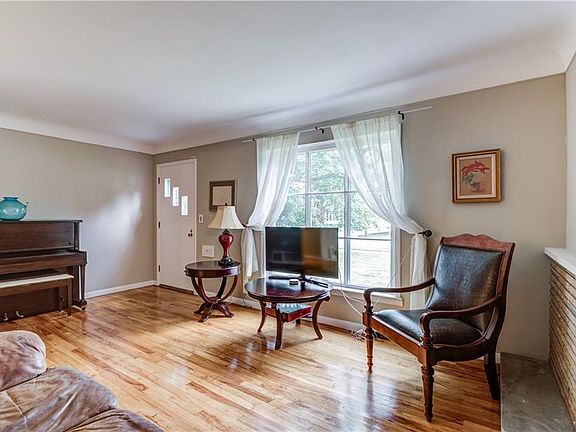 4th image of 4687 W Park Dr
