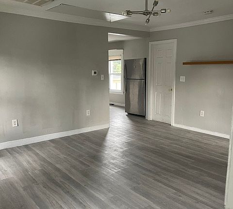 2nd image of 131 Portsea St #131