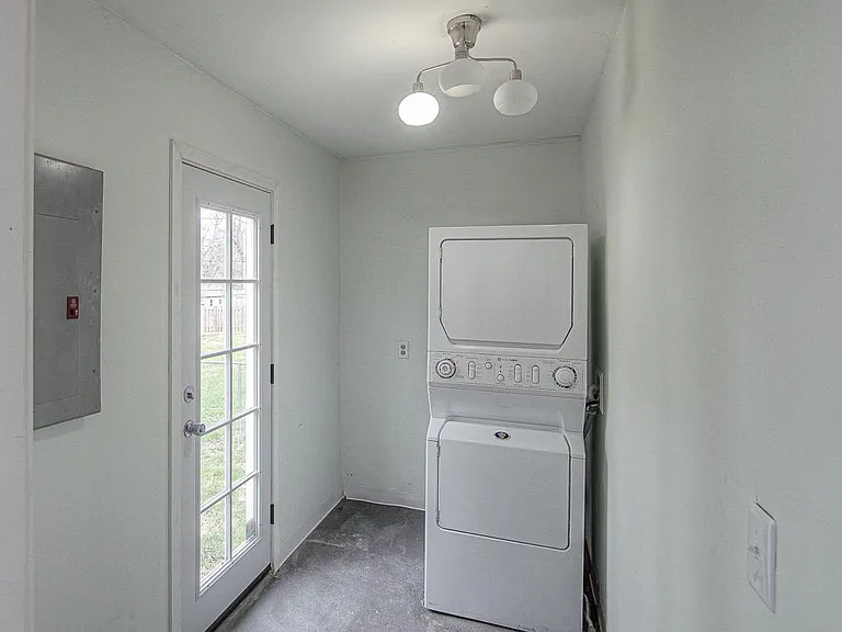 7604 Conser St — Photo 9