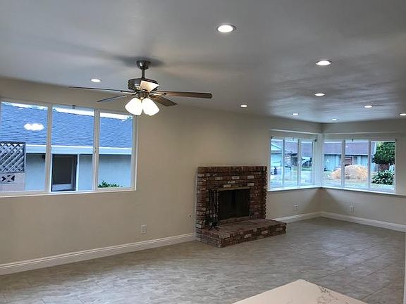 3rd image of 4884 Aurora Dr