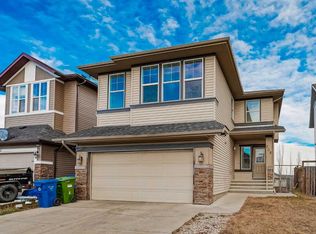 206 W Pantego Vw NW, Calgary, AB T3K 0N7