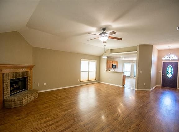 4th image of 205 Aster Dr