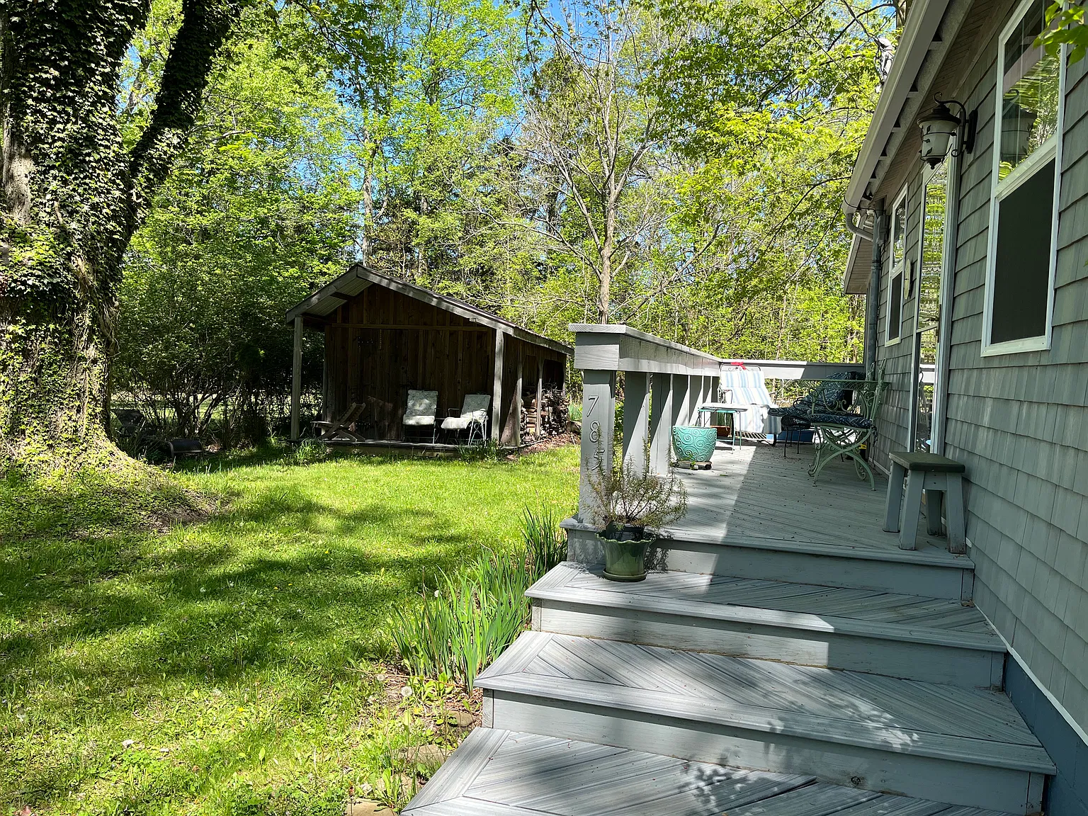 785 Gunton Dr — Photo 2