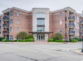 111 N Wheaton Ave UNIT 103, Wheaton, IL 60187