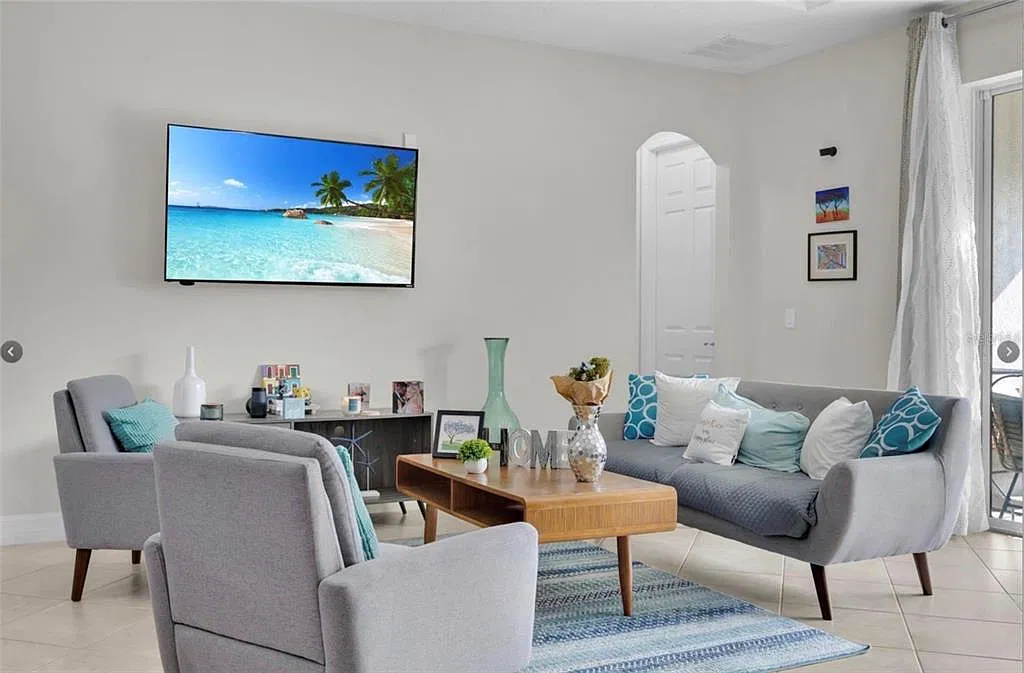 5 bed, 3.0 bath, 2270 sqft, $3,300 — Photo 3