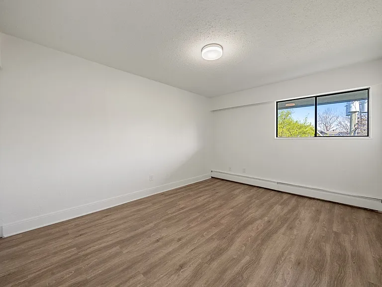 565 Manchester Rd — Photo 16