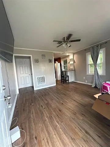 3 bed, 1.0 bath, 900 sqft, $1,650 — Photo 2