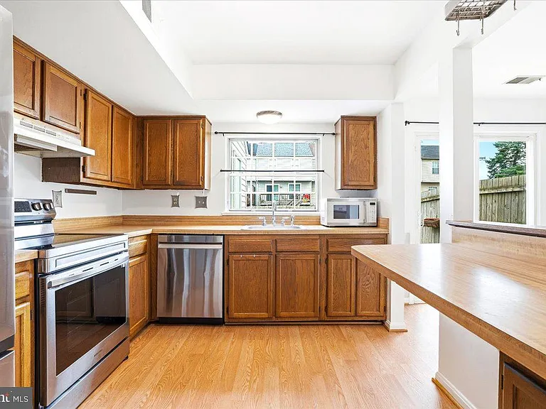 5735 Sunset View Ln — Photo 8