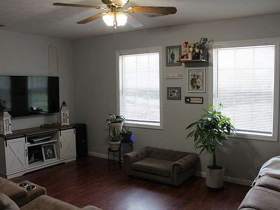 3rd image of 416 Pineview Dr