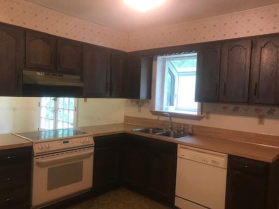 2nd image of 8048 Nantuckett Ave