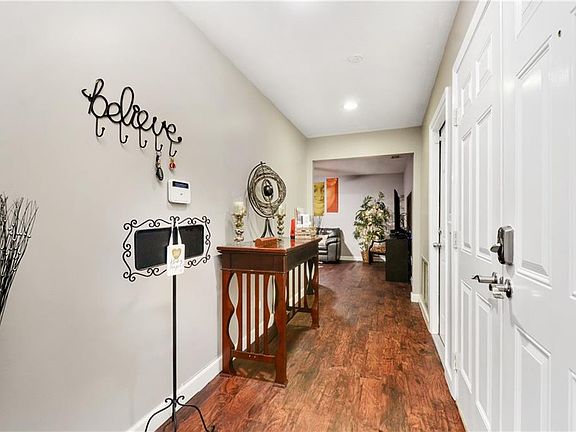 5th image of 104 Poplar Pl