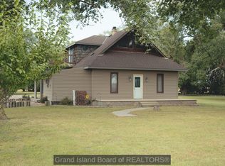 1032 5th Rd, Chapman, NE 68827