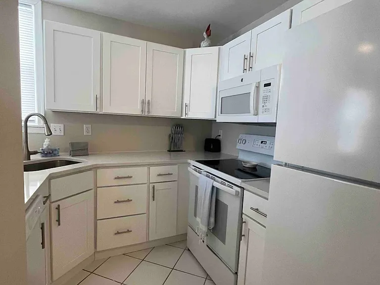 925 Central Ave #A — Photo 4