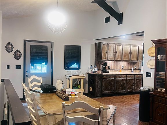 3rd image of 432 Parker Ln