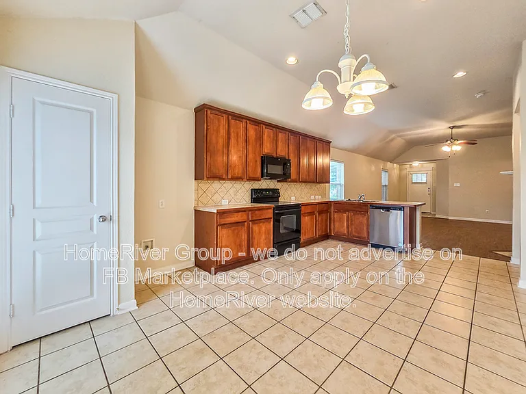 1261 Mountain Peak Dr — Photo 5