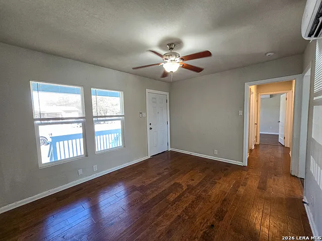 1124 Fenfield Ave — Photo 4
