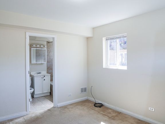 4th image of 6414 N Ridge Blvd #3K