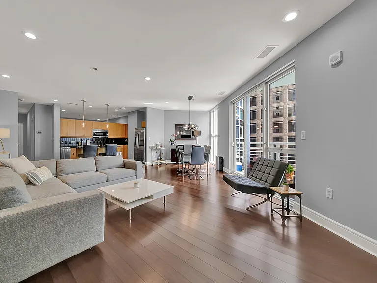 333 W Trade St #908 — Photo 16