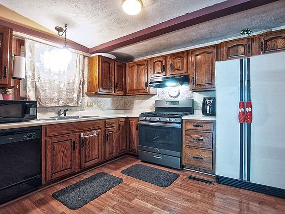 2nd image of 51896 Downey St