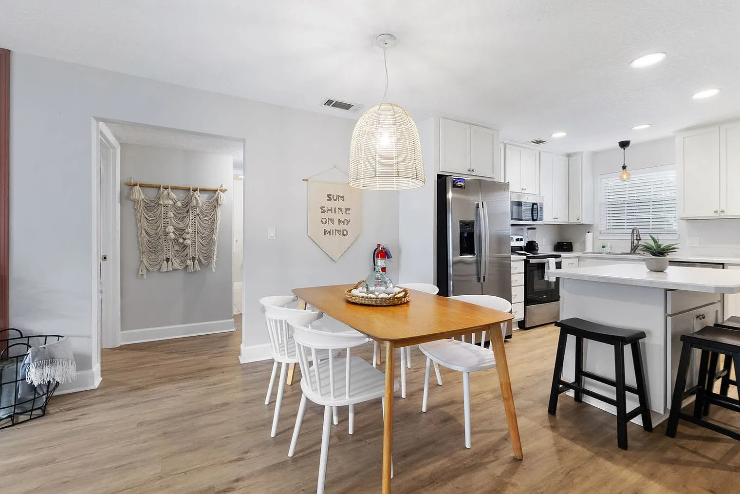 2 bed, 1.0 bath, 990 sqft, $2,349 — Photo 4