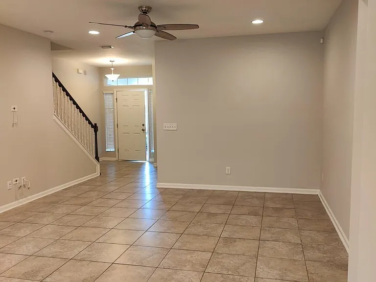 534 Richmond Dr — Photo 4