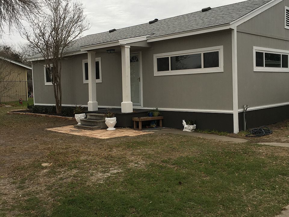 Drive way view front