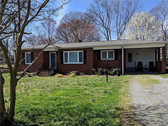 2nd image of 915 Carolyn Ave