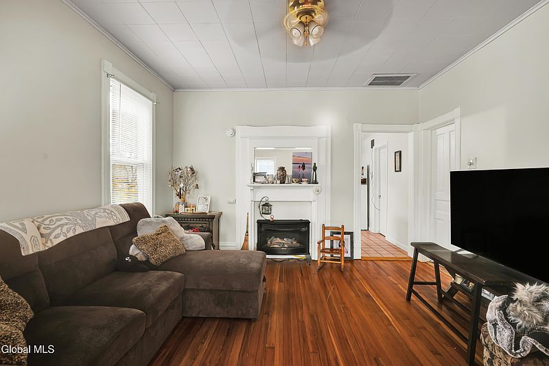 3rd image of 59 Amity Street