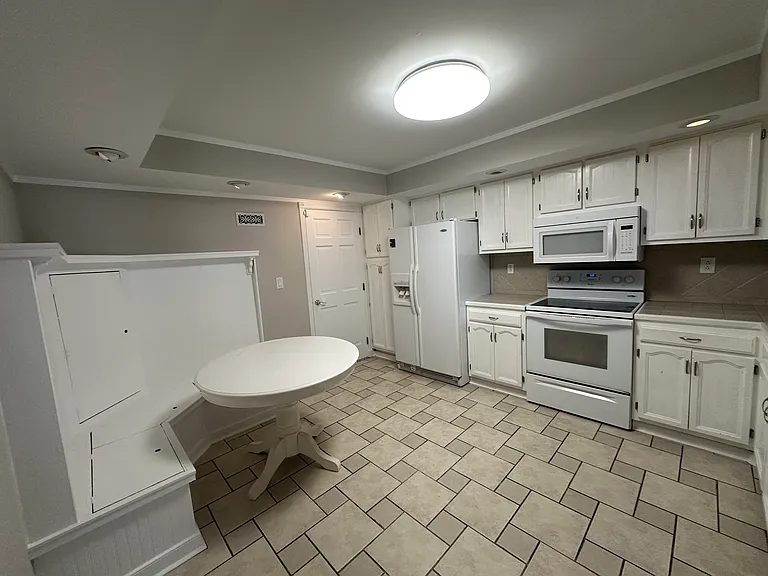 605 Masefield Cir — Photo 11