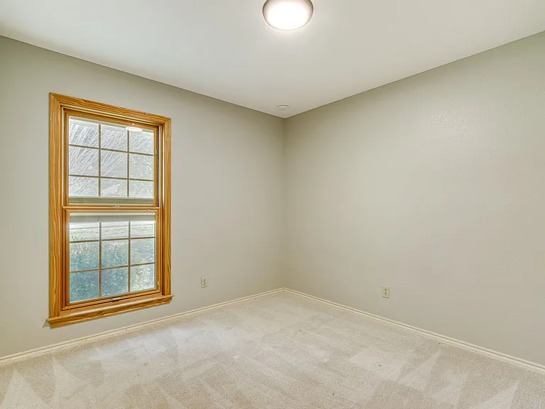 355 Aspenway Dr — Photo 18